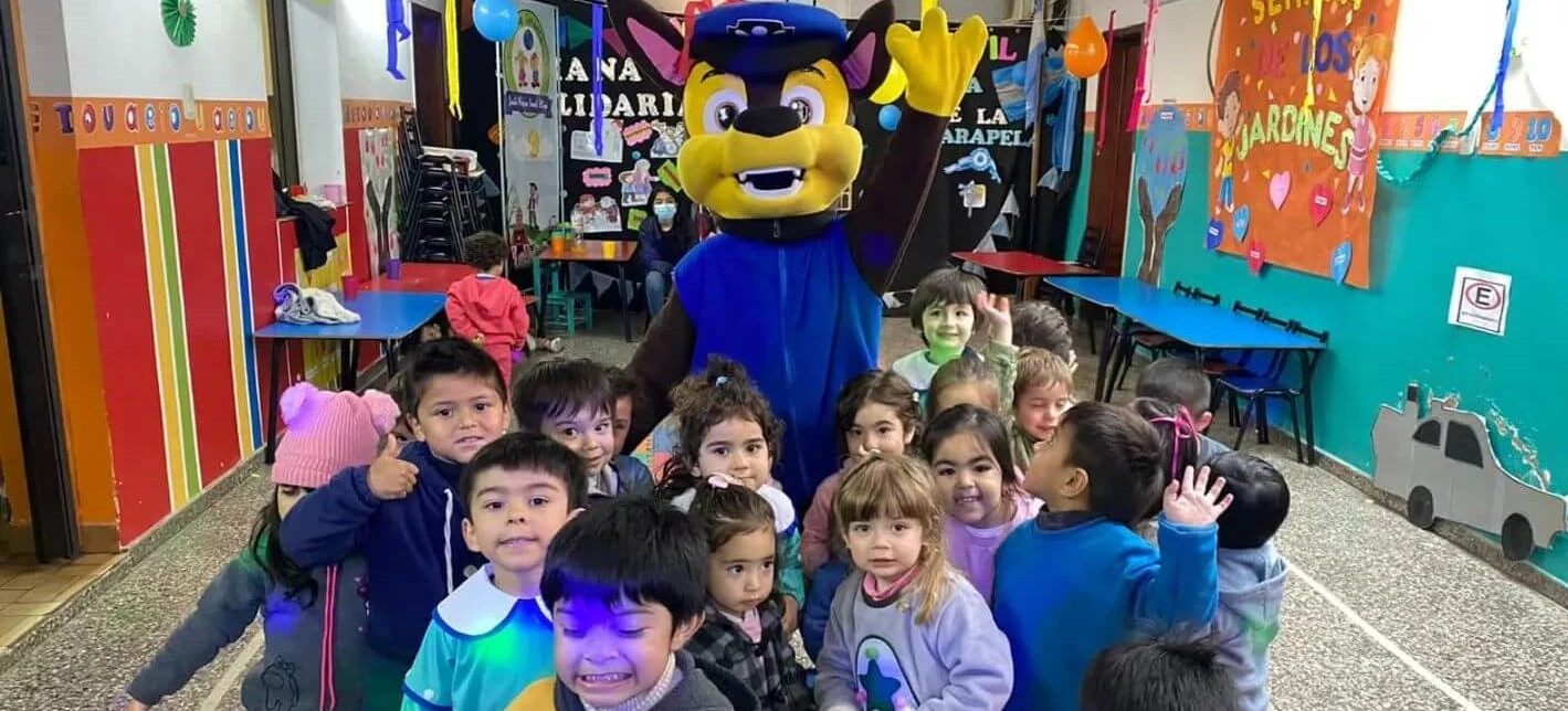 Niños del jardin con Chase